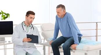 le médecin parle au patient
