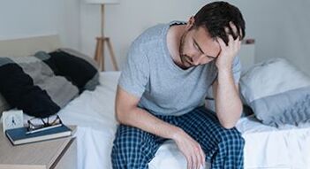 un homme a des problèmes de prostate
